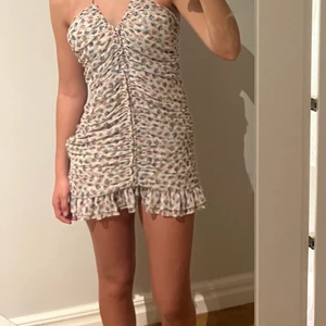 Klänning från Zara - Säljer min klänning från zara som jag köpt för ett år sedan för 400 kr. Säljer för 200 kr.  Storlek XS