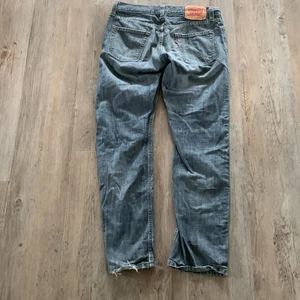 Levis 514 - 6/10kond säljer för dem är för små