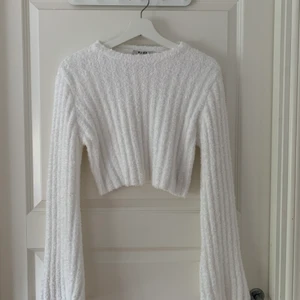 Nakd-topp - Säljer denna supergosiga topp från NA-KD🤍 Använd 1 gång. Storlek XL, väldigt liten i storleken, jag brukar ha S. 100kr plus frakt 66kr