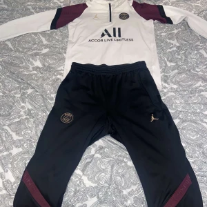 PSG dress - Byxor storlek M tröja storlek S