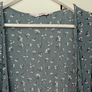 Klänning  - Fin sommarklänning som man knyter, strl 10 (Australien) 