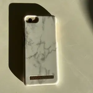  Nytt iPhone skal till 8/7/6/6s , från ideal of sweden, vit marmor 