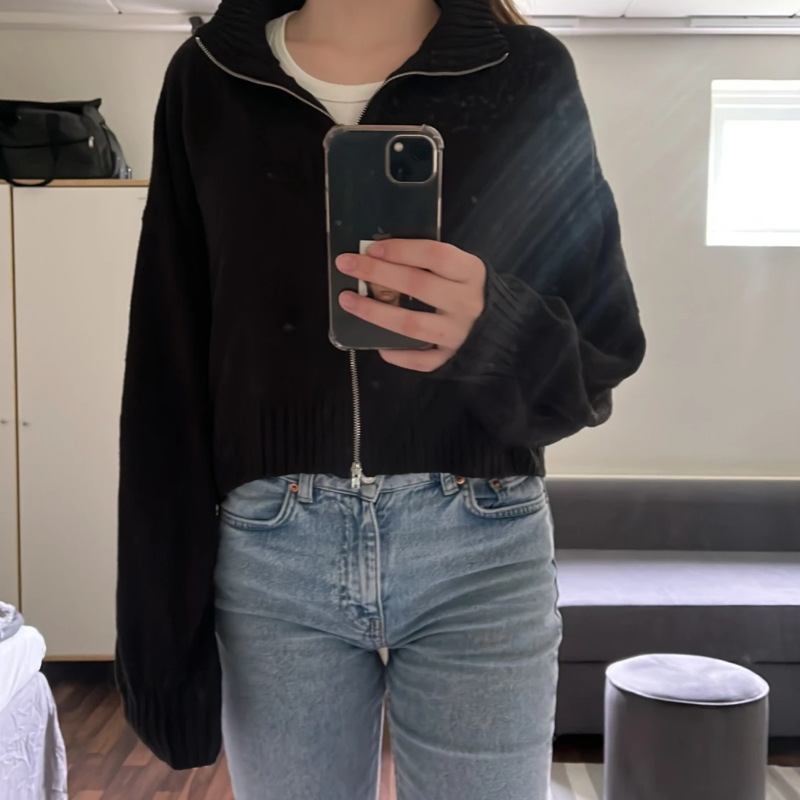 Svart stickad zip-up med krage