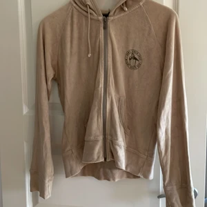 Gant tröja - Biege gant tröja. Jätteskönt material! Passar till allt! Dragkedjan funkar jättebra!💌