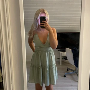 Mint grön klänning - Säljer denna jätte gulliga mintgröna klänningen i strl S. Den är från shien, nypris 199kr mitt 120kr. Aldrig använd