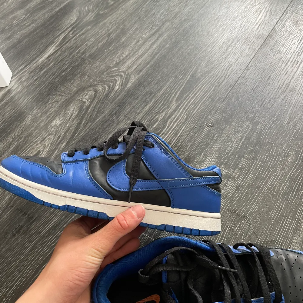 Nike Dunk Hyper Cobalt Low  Strl 44  Cond 7/10  Pris 1200kr  Nypris 2499kr. Skor.