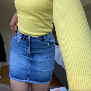 Jeanskjol - Snygg och stretchig jeanskjol. Frakt tillkommer!😝💖 Betalning sker ENDAST med SWISH! TRYCK INTE KÖP NU!