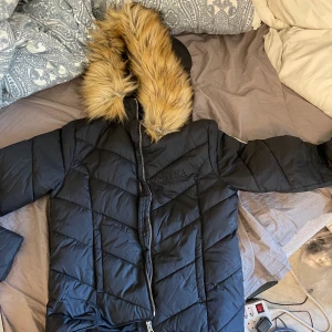 Jacka från Svea  - Fin jacka från Svea i storlek 160. 