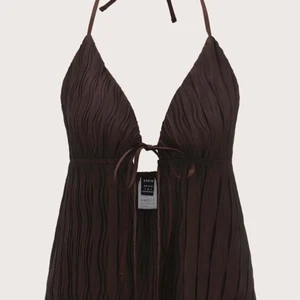 Brun topp - Brun topp från shein, super fin och aldrig använd. Perfekt till sommaren🫶🏻