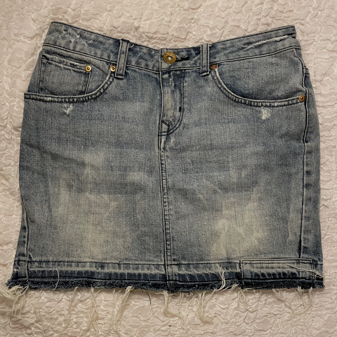 Lågmidjad jeanskjol