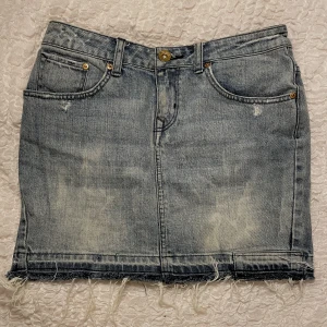 Lågmidjad jeanskjol - Så cool kjol!! Crocker och storlek W26💗  Kom privat för intresse