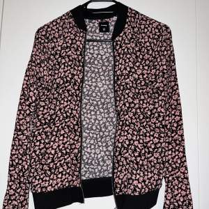 Thin jacket with pink flowers, from sinsay, size XS