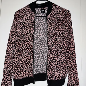 Thin jacket  - Thin jacket with pink flowers, from sinsay, size XS