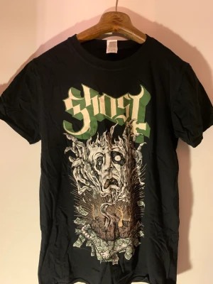 Ghost T-shirt - En svart Ghost t-shirt i storlek M. Mycket bra skick:)