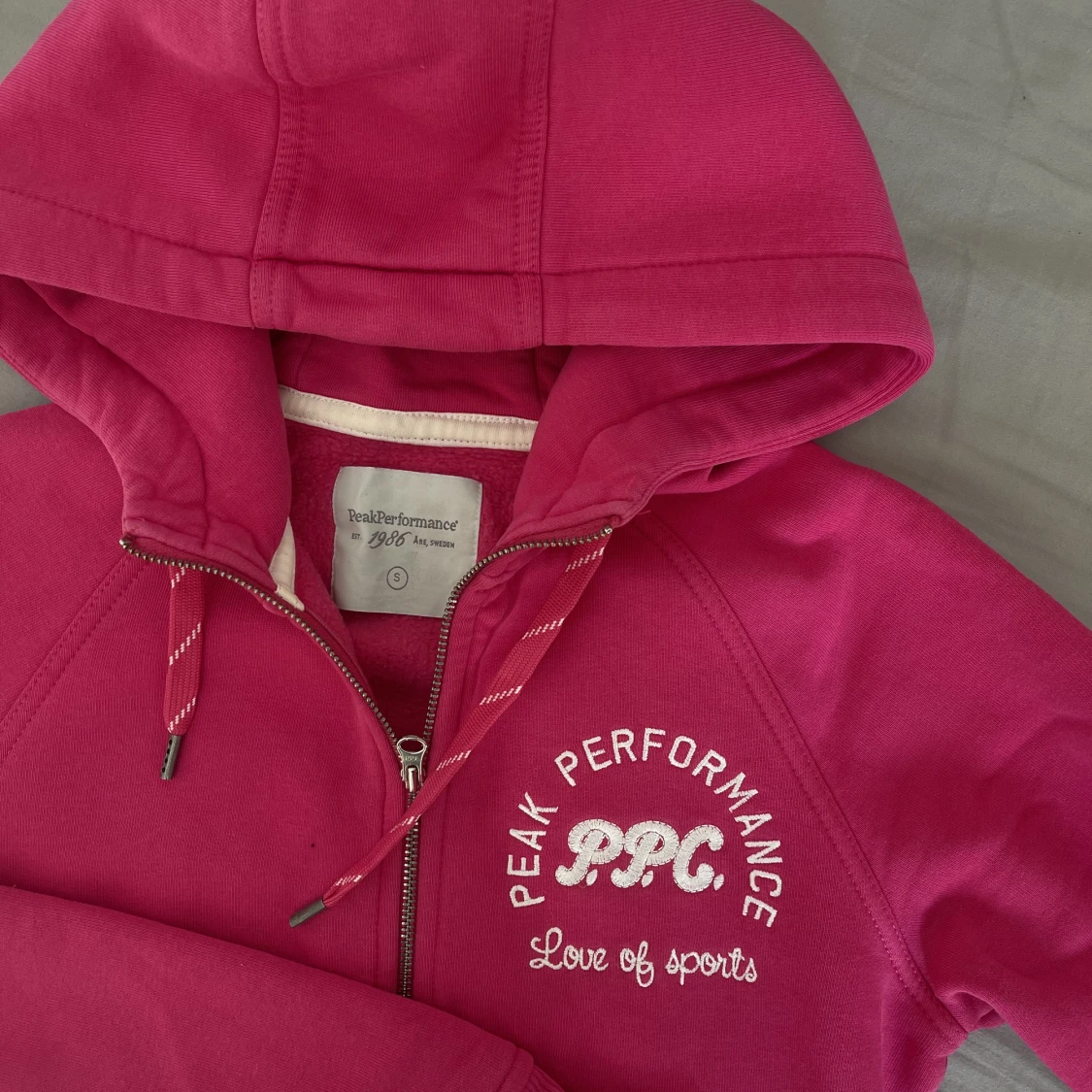 Rosa Peak Performance huvtröja