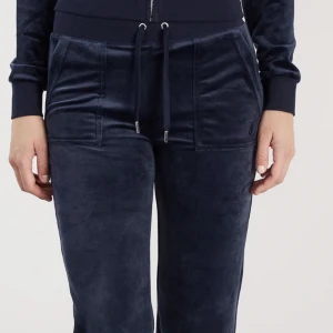 Juicy byxor strl s🫶🏼 - Jätteskönt mjukisbyxor i marinblå färg💘💘