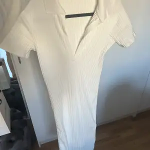 Fin långklänning från Zara som aldrig är använd, bara testad. 