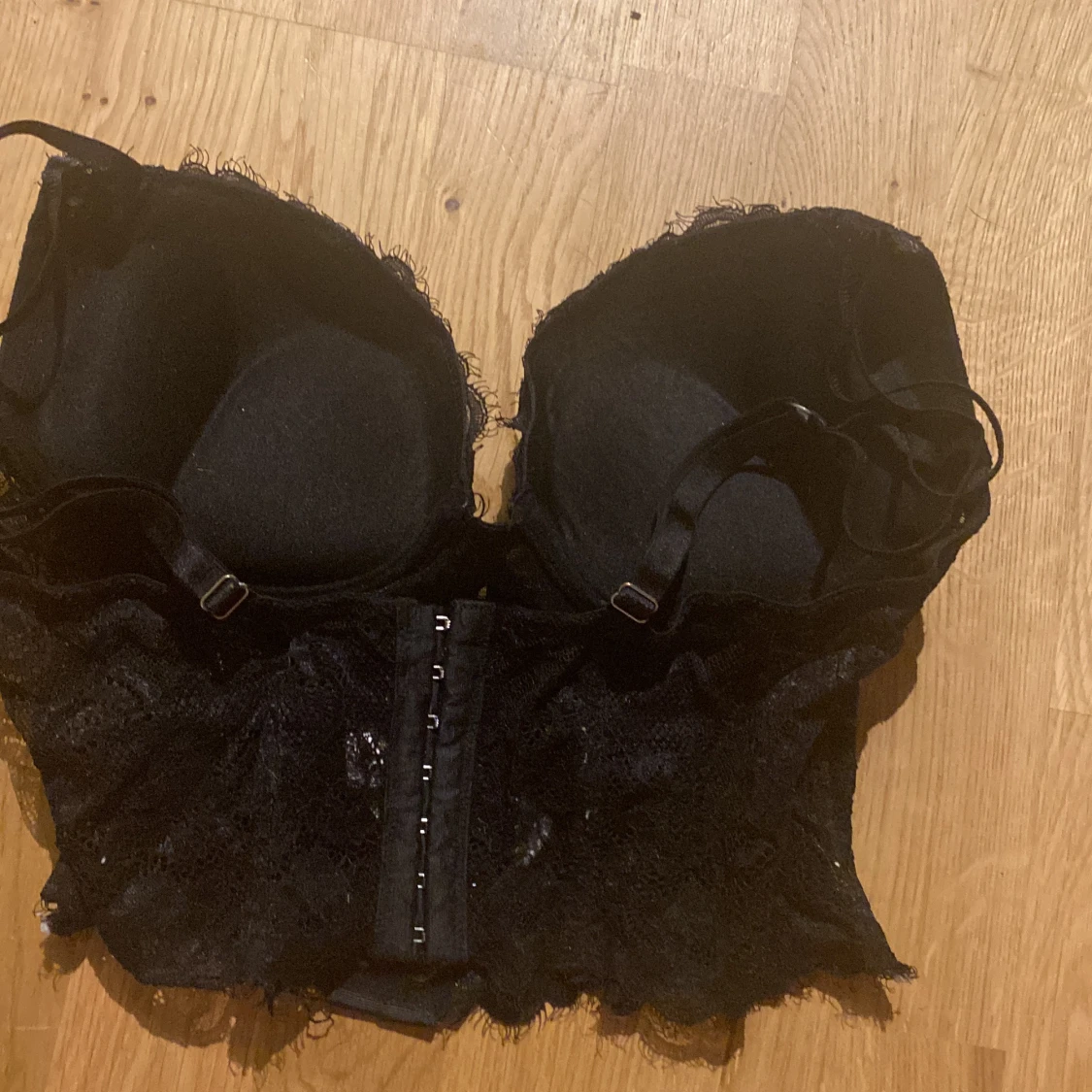 Svart halv body - 91