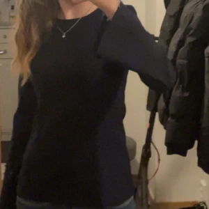 Stilig tröja från zara🌟❤️ - Snygg marin blå tröja från Zara som har använts en gång🌟❤️ köptes för 400kr😙🫶