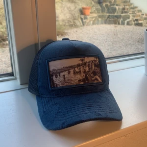 Magiore keps - Typ ny skick bara ett lite märke vid knep bandet skick 8/10 ny pris 500 säljer för 180kr