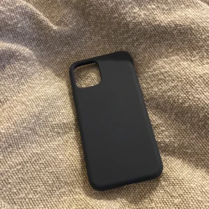 Hårt silikonskal - iPhone 11 PRO  - Mörkblått skal för iPhone 11 PRO då jag råkade köpa fel storlek, så aldrig använd. 