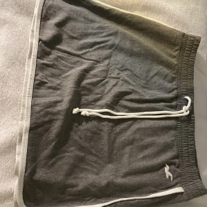 Hollister mjukiskjol - Aldrig använd