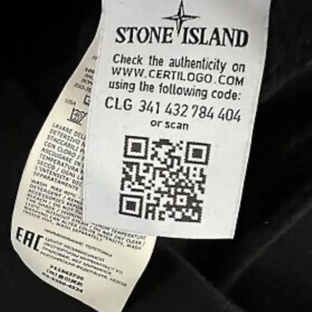 En begagnad Stone Island luvtröja om mer information skriv i dm. Hoodies.