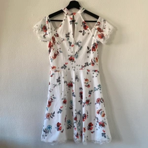 Klänning - Inga synliga defekter. 