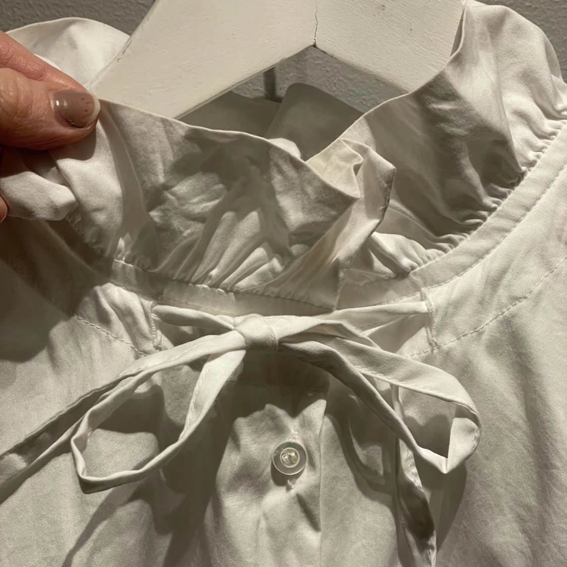 Vit knytblus i strl S  - 90