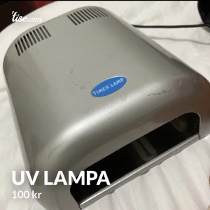 Uv lampa - Uv lampa. Saknas två lampor som man behöver köpa till. Fungerar jättebra. Timer finns på 120 sekunder eller ♾️.