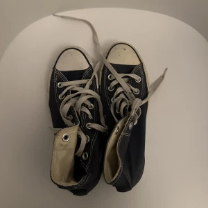 Converse marinblåa 36 - Säljer dessa, helt ok skick men inte superbra! 