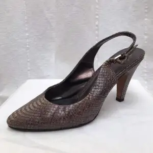 Leather Slingback Pumps  Textured Leather in Taupe/Grey color  Rubber Grip Soles  Gently Worn, Great Condition