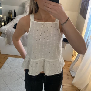 Topp - Jättesöt spets top från h&m