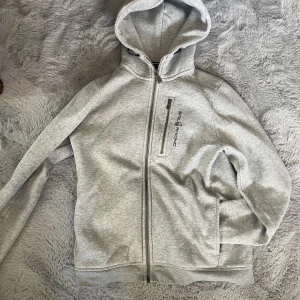 Sail racing  - Zip hoodie från sail racing, använd ca. 5 ggr  Unisex tröja. 