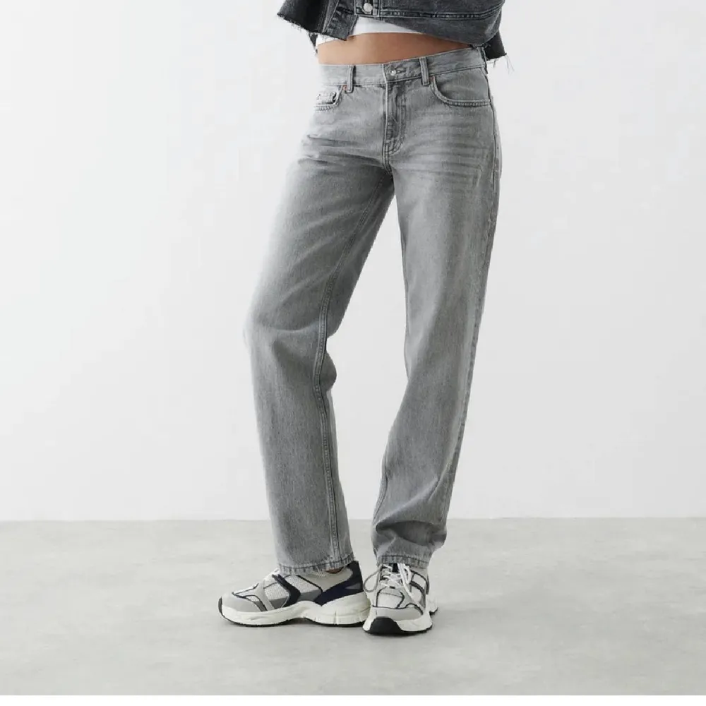 Lågmidjade och trendiga jeans från Gina tricot💕. Jeans & Byxor.