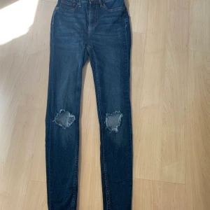 Jeans, stretch i storlek XS - Jeans, stretch från Lager157 i storlek XS. Använda några gånger. 