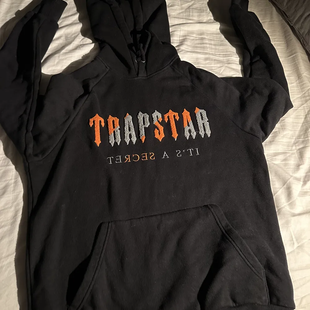 Trapstar dress release sommaren 2021. Knappt använd. Hoodies.
