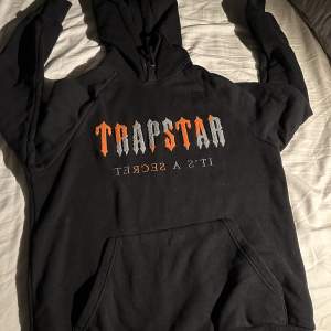 Trapstar dress release sommaren 2021. Knappt använd