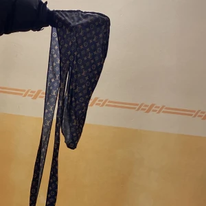 LV durag  - Lv durag, aldrig använd, bra kvalite, köparen står för frakten, äkta lv 
