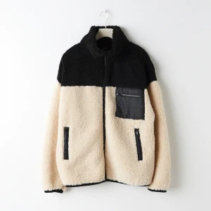 Teddy jacka  - Teddy jacka från Gina Tricot, storlek XS.