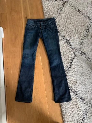 Lågmidjade jeans - Lågmidjade jeans pris gör att diskutera, först till kvarn!