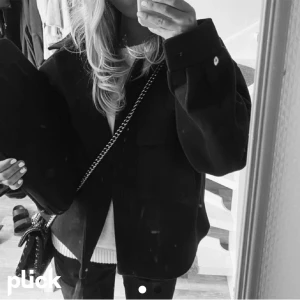 Kort kappa - FÖRSTA BILDEN LÅNAD, säljer denna kappa