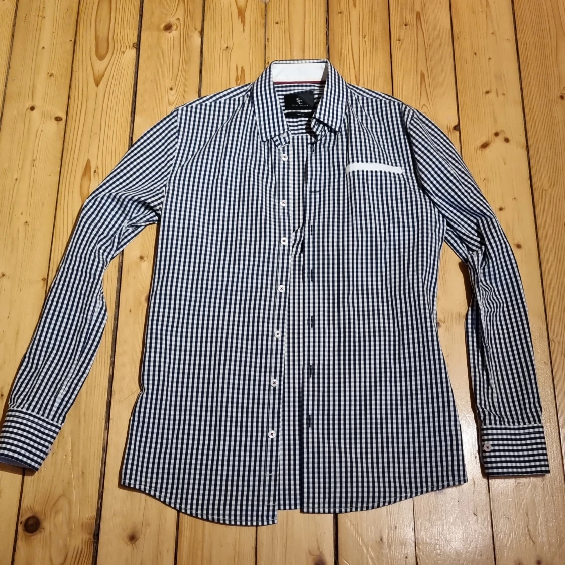 Blåvit rutig skjorta