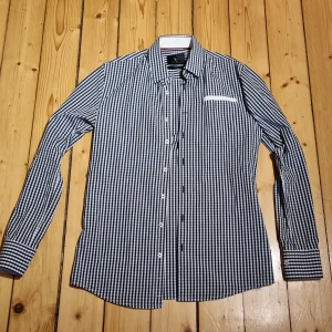 Blåvit rutig skjorta - Använd fätal gånger, fint skick. 