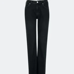 Svarta lågmidjade jeans - Säljer mina svarta lågmidjade jeans från BikBok, varsamt använda och fint skick! Straight modell. Klippt ner längden och de passar en som är 158-165!  350kr inklusive frakt, nypris 699kr.  Fler bilder finns att skickas! 