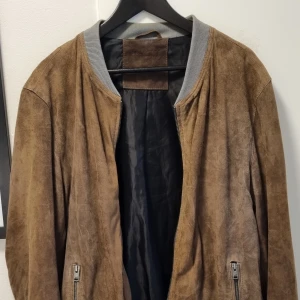 Mockajacka - Selected Homme - Selected homme äkta mockajacka strlk XL(relativt liten i storlek), bra skick.