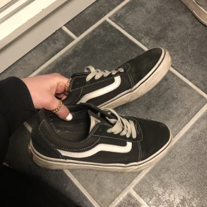Vans skor - Svarta Vans skor i st 37