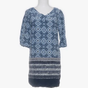 Klänning - Blå fin klänning. Storlek small. Perfekt till stranden eller en varm sommarkväll.