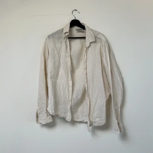 Mango Skjorta - Stilren oxh snygg skjorta från märket Mango