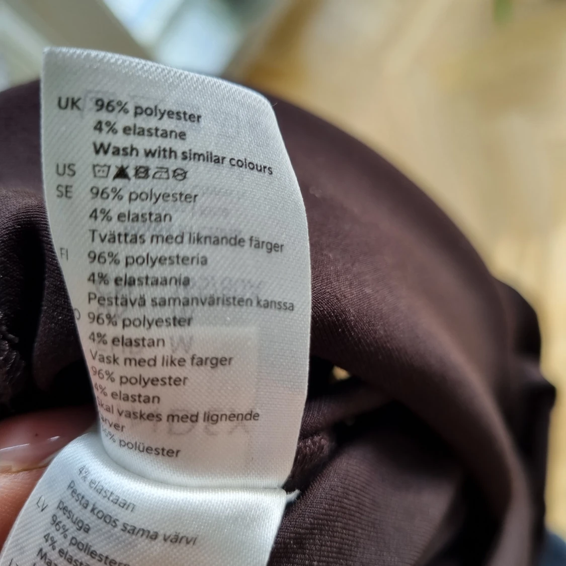 Brun satinaktig kjol från Lindex - 90